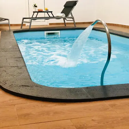 Canaryislandshost L * Nazaret