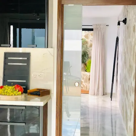 Canaryislandshost L Nazaret