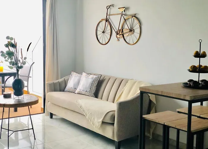 Canaryislandshost L Nazaret