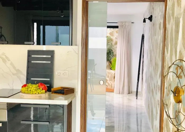 Canaryislandshost L Nazaret